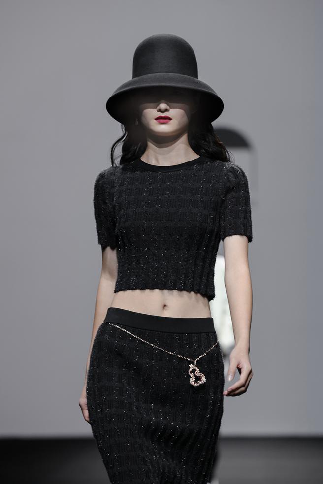 Qeelin珠寶與名模呂燕創立的COMME MOI攜手合作，在上海時裝周期間發表作品。（Qeelin提供）