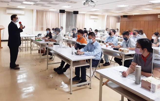 台中港科技產業園區舉辦座談會，學員聆聽全場座無虛席。 (經濟部加工出口區管理處中港分處提供)