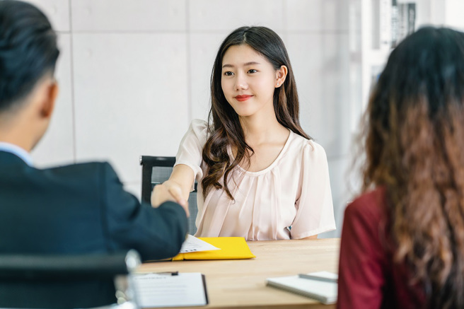 大陆一名女子面试电商公司的行政人员，未料到现场才得知工作内容是照顾老板的2只爱猫。(示意图/达志影像)