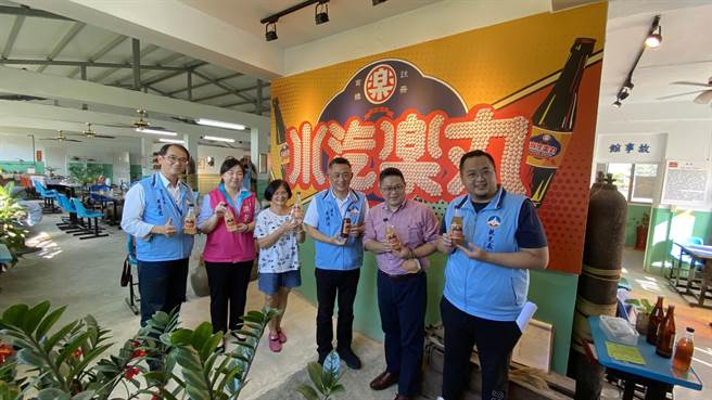 南華汽水廠在網紅踩線及媒體曝光後，已逐漸成為烈嶼必訪之景點(于家麒攝)