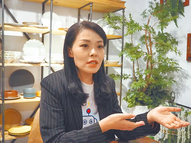 高虹安26日在臉書抨擊柯建銘是無知還是惡意？所指「每一分錢都是公帑」是完全錯誤的。（陳育賢攝）