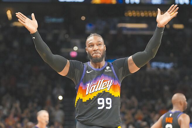 克勞德已經確定不會參加太陽季前訓練營，隨時可能走人。（美聯社）