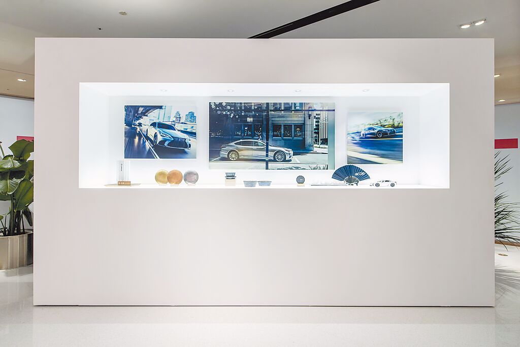Lexus藝品櫥櫃展示品牌精緻工藝與豪華精品。（臺北時裝週提供）