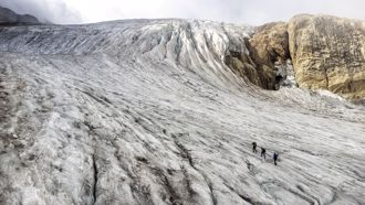 冬季降雪少加熱浪肆虐 瑞士冰川消融速度創紀錄