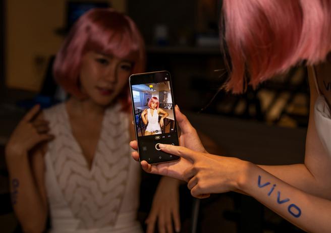 vivo V25 Pro 5G拥有强悍的极夜模式、夜景人像功能，在低光源下都能拍出更明亮清晰的照片。（vivo提供）