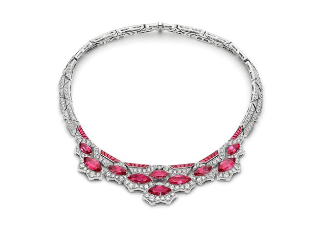 宝格丽尖晶石项炼，镶嵌十颗、总重达30克拉的马眼形切割尖晶石。（BVLGARI提供）