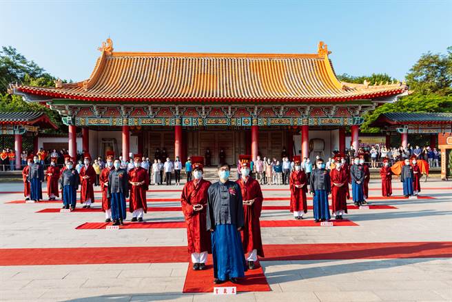 本次典礼由市长陈其迈担任正献官，在高雄市左营孔子庙举行。（高市歷史博物馆提供／杨舒婷高雄传真）