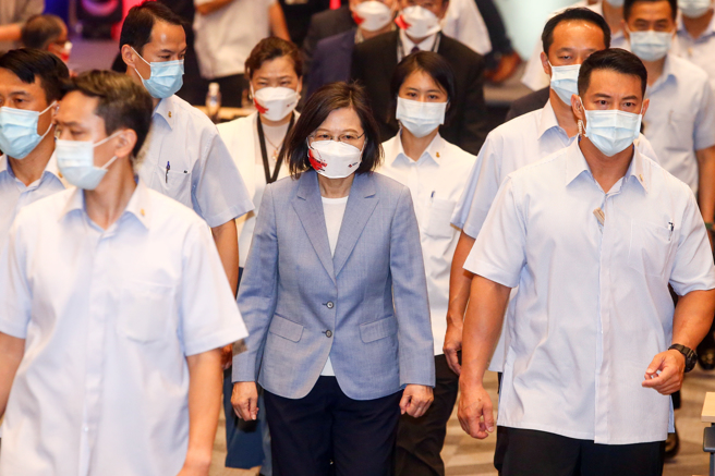 蔡英文總統的治國心力備受輔選干擾，經常予人心不在焉之感，更嚴重的是，選舉考量壓倒一切，政治幾已淪為民進黨的選舉機器。（資料照,鄧博仁攝）