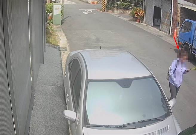 诈骗集团假冒地检署人员，前往面交现金支票。（读者提供／张毓翎台南传真）