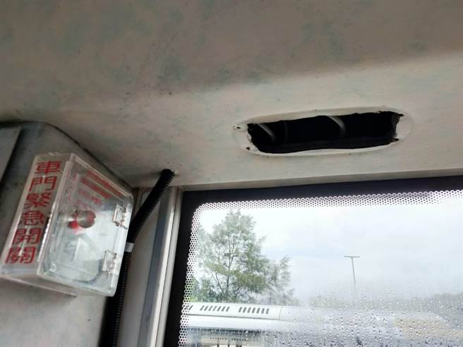 市议员吕美玲痛批，公车外表光鲜亮丽，内部却有许多设备老旧、损坏。（市议员吕美玲提供／陈彩玲基隆传真）