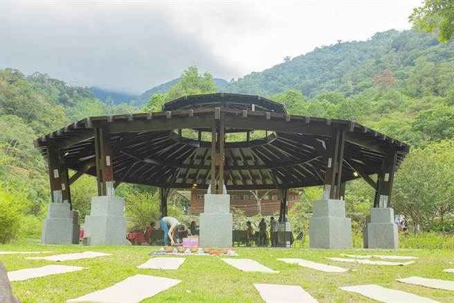 八仙山「聊癒森心」活動11月登場，民眾可體驗源自於西藏的頌缽放鬆身心。(八仙山自教育中心提供)