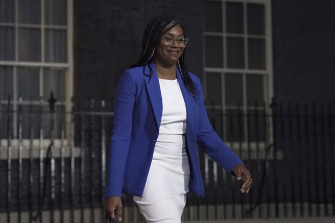 英国新任贸易大臣巴登诺克（Kemi Badenoch）强调，虽然没有自贸协议，但美国在英国的投资仍很重要。(图/ 美联社)