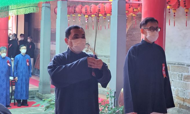 祭孔典礼由新北市长侯友宜担任主祭行上香礼。(照片/薪北市教育局提供)