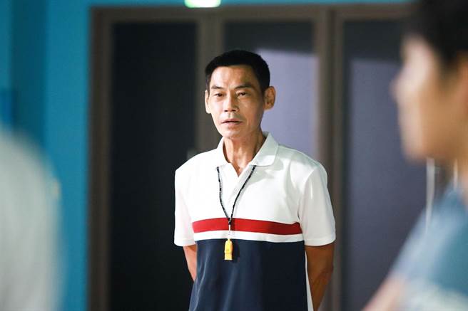 夏靖庭在《决胜的挥拍》饰演教练。（民视提供）