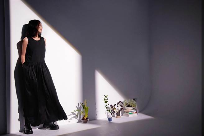 刘若英睽违6年再为戏剧原声带献声〈缩影〉。（相信音乐提供）