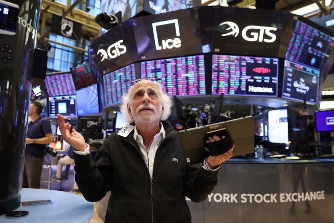 美股暴跌，投资者损失惨重。（示意图／路透社）