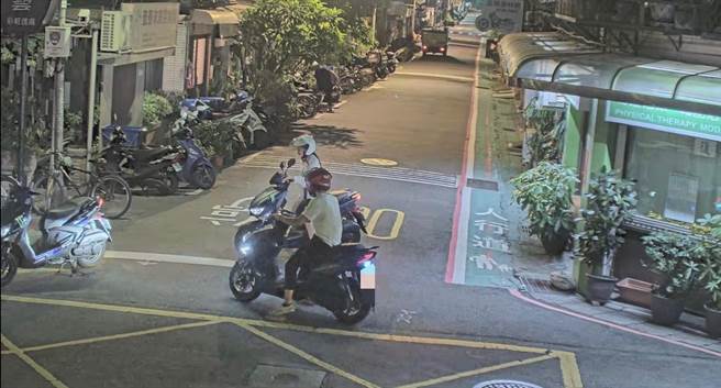 民眾常因为发生小擦撞，就置之不理或只是将他人车辆扶正便离开，事后都可能吃上肇事逃逸罚单。(翻摄照片／林郁平台北传真）　