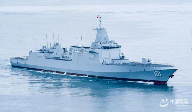 101号055型驱逐舰「南昌」舰。（中国军网）