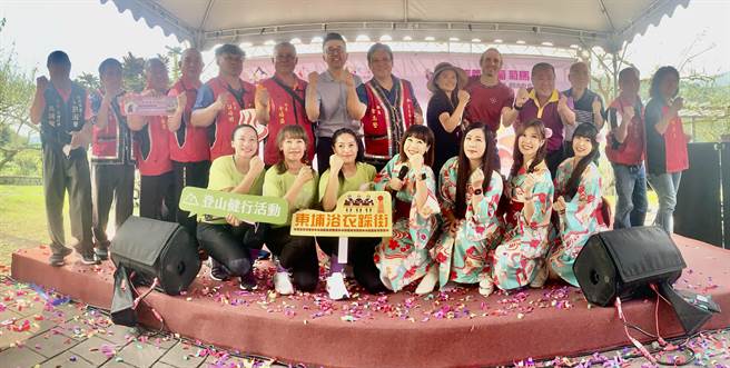 双十连假，信义乡东埔温泉季、葡萄马拉松接续登场。（廖志晃摄）