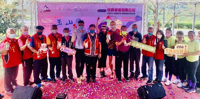 双十连假，信义乡东埔温泉季、葡萄马拉松接续登场。（廖志晃摄）