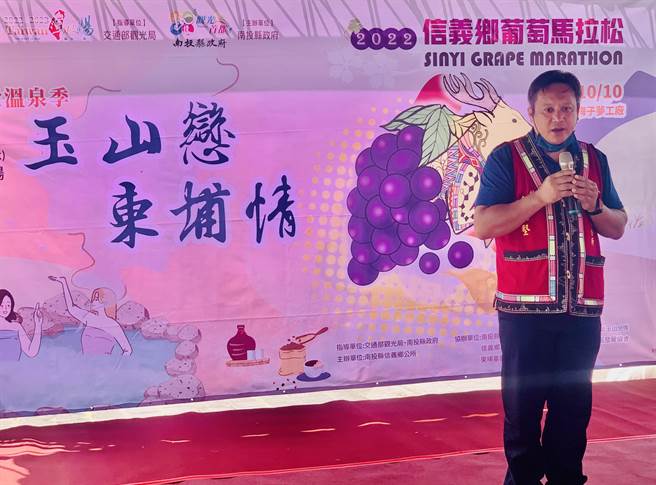 信义乡长全志坚，欢迎大家体验四季皆美的信义风情。（廖志晃摄）