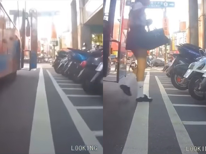 1名机车骑士发现前方有辆校车停在路中央，他往游览车右侧钻，发现校车竟直接开车门，让2名女学生下车，影片曝光网友全歪楼说机车视角太邪恶了。（翻摄自脸书「爆废公社二馆」）