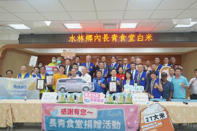社团企业捐赠云林县长青食堂5000公斤白米，让长辈吃免惊。（云林县政府提供／张朝欣云林传真）
