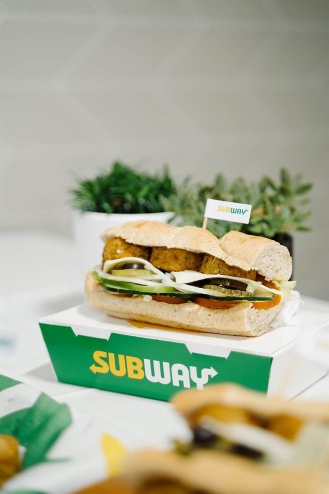 鷹嘴豆泥餅堡，6吋120元。（SUBWAY提供）