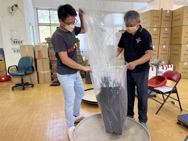 鱼池乡农会26日至28日收取茶农缴交的日月潭红茶茶样。（民眾提供／杨静茹南投传真）