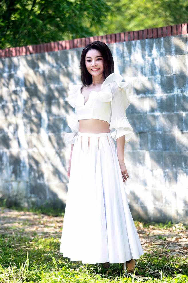 Rita日前拍摄新歌MV，赴菁桐古厝取景。（艾迪升传播提供）