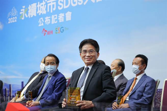 2022年「永续城市大调查」28日公布成绩，新竹市获颁「永续城市特优奖」、「社会力特别杰出奖」、「经济力特别杰出奖」3项大奖，获封「得奖王」。（新竹市政府提供／王惠慧新竹传真）