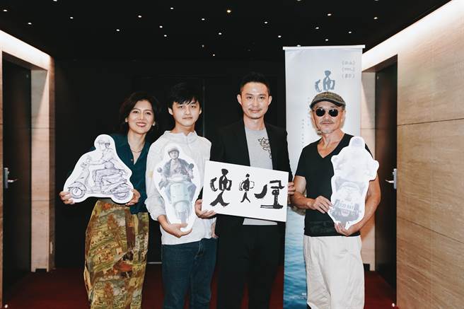 《兜兜风》演员黄柔闽（左起）、黄劭扬、导演詹凯迪和林鉅共同出席台北首映。（瀚草影视提供）