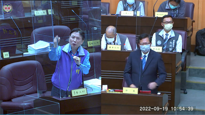 议员詹江村(左)质询痛批工程问题多，市长郑文灿也坦言事件影响桃园建设形象。（中时资料照／蔡依珍摄）
