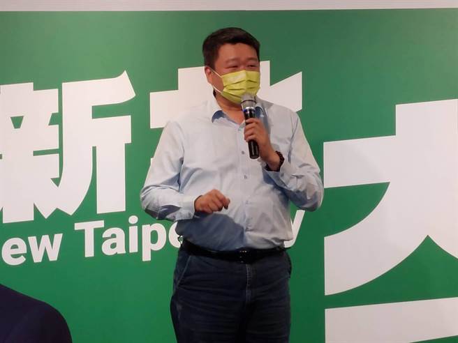 警大驳未曾发过声明，民进党新北市长参选人林佳龙竞选办公室发言人何博文，要求新北市长侯友宜道歉。（陈慰慈摄）