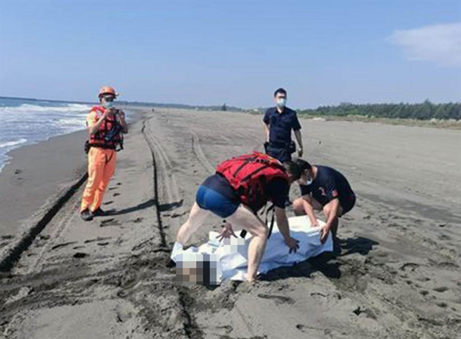 杜姓晨泳老手在台南市南区鲲鯓路101巷对面海滨溺毙。（读者提供／洪荣志台南传真）