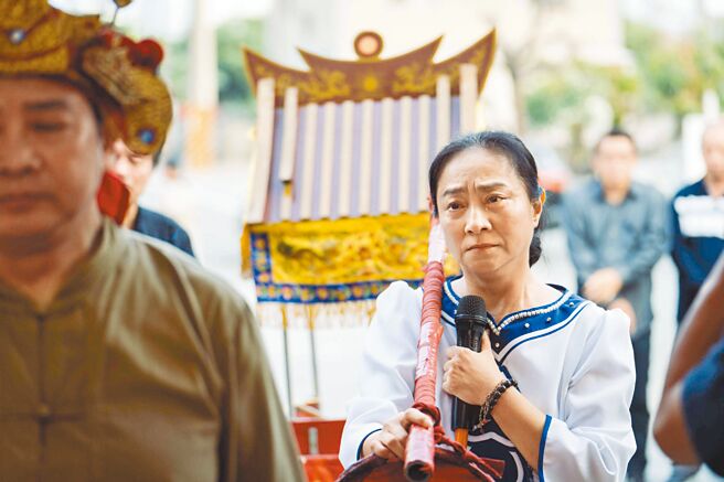 杨丽音得知入围后，激动感谢自己多年来没有放弃的努力。（台北双喜电影提供）