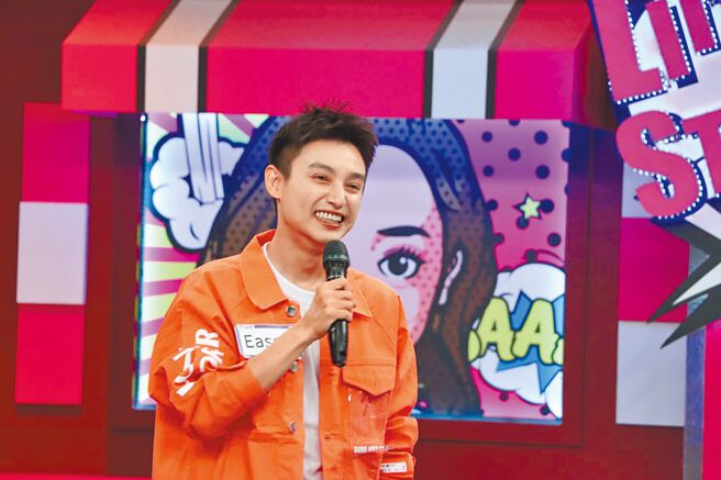 Eason遭抱怨迷信，每次上节目前都会喝符水。（中天综合台提供）