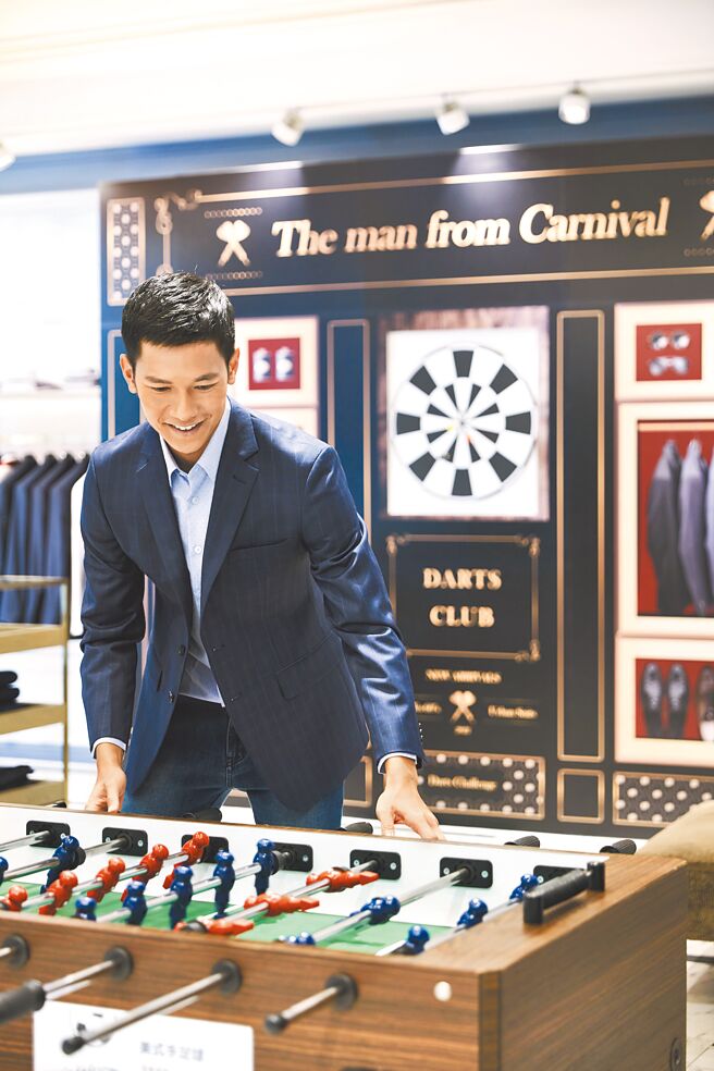 梁瀚名出席嘉裕西服活動，直言自己人生第一套西裝就是來自嘉裕。（嘉裕西服提供）