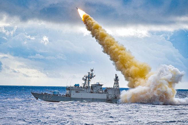 美眾院版台湾政策法案出炉，计划未来5年提供台湾65亿美元军援。图为海军飞弹射击训练画面。（摘自中华民国海军脸书）