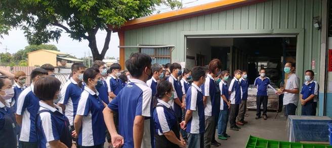 后里分驻所长李建兴进行讲解，期望透过分享、举办各式活动讲座，传递交通安全观念形塑共好的道路秩序。(警方提供)