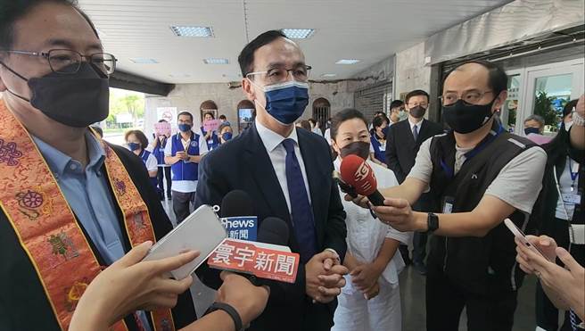 国民党主席朱立伦29日再批镜电视争议是「国家级的丑闻」。(蔡依珍摄)