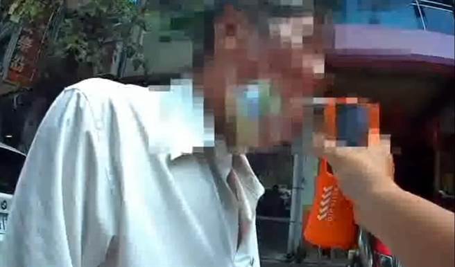 56岁的张姓男子为市场猪肉摊商，27日早上因为精神不济便与附近摊商一同饮用保力达来提神，没想到却遭逮。（高市苓雅分局提供／杨舒婷高雄传真）