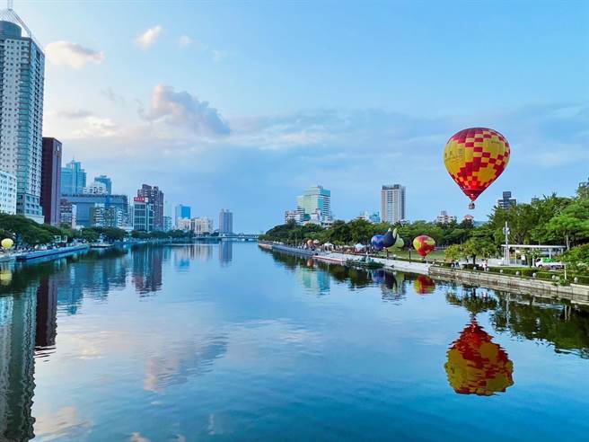 观光局今宣布，因应游客争相敲碗，决定再加场，9月30日至10月2日「飞好飞满」，同步开放网路购票，若错过最后这一波，就要再等1年。（柯宗纬翻摄）