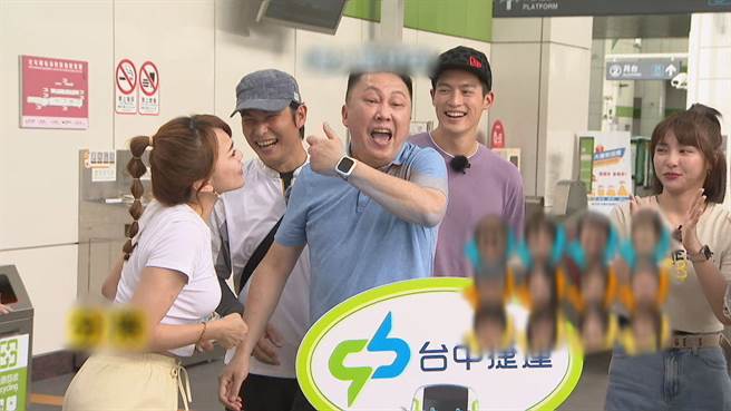 赵正平（中）因最后才被选成队员，相当生气。（中视题供）