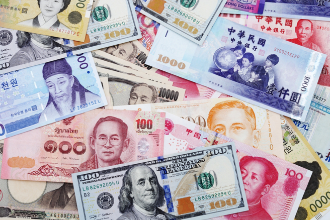 美元惊人强升，引发亚洲货币竞相重贬。（示意图/达志影像/shutterstock）
