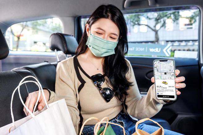 （「优步小黄」以跳表计价，可使用信用卡、签帐金融卡、Apple Pay、Google Pay及现金等多元支付方式。图／Uber 提供）