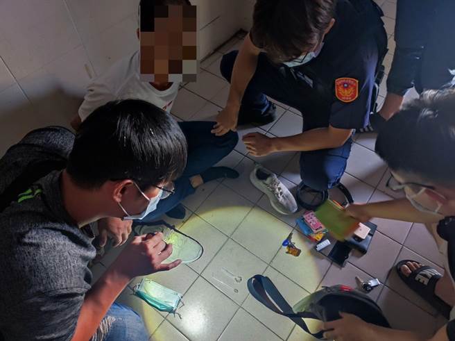 高雄12日有民宅装修电缆遭窃，警方经多日追查下，28日中午逮捕窃嫌44岁刘男，并在其身上查获毒品吸食器。（翻摄照片／崔正纲高雄传真）