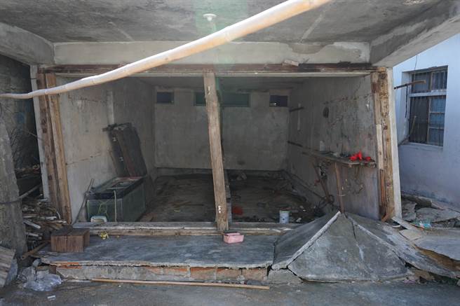 强震，花莲玉里镇松浦部落民宅严重受损，部分已逐步拆除。（王志伟摄）