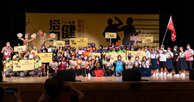 图为文健站健康操比赛 。(取自饶庆铃脸书)