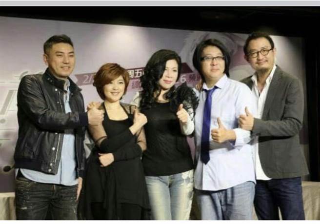 陈文茜凌晨误写袁惟仁走了，稍早致歉。（摘自脸书）